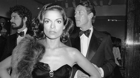 The Real Story Behind Netflix’s Halston .